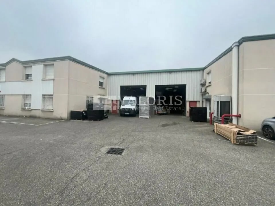 Location Local d'activités 848 m² - Photo 1