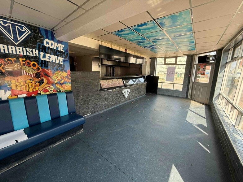 33 Marsh St S, Stoke On Trent to rent - Interior Photo - Image 2 of 7