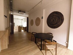 Retail in Barcelona, Barcelona to rent Interior Photo- Image 2 of 18