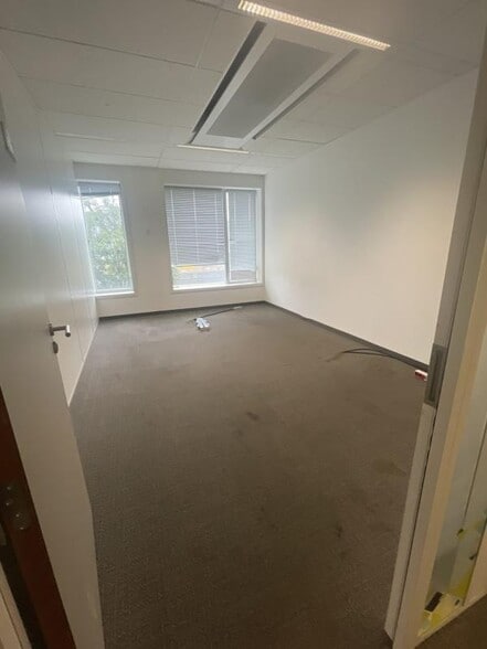 Office in Nanterre to rent - Interior Photo - Image 2 of 21