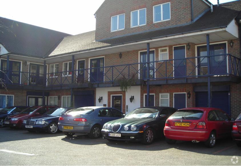 Tolworth Clos, Surbiton for sale - Primary Photo - Image 1 of 1