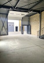 Light Industrial in Bagnolet to rent Interior Photo- Image 1 of 2