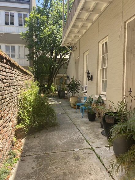 410 Dauphine St, New Orleans, LA for rent - Building Photo - Image 2 of 5