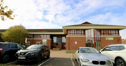 2 Woodbrook Cres, Billericay to rent Building Photo- Image 2 of 5