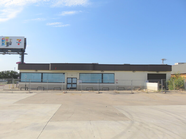 898 NE Alsbury Blvd, Burleson, TX for rent - Building Photo - Image 1 of 9