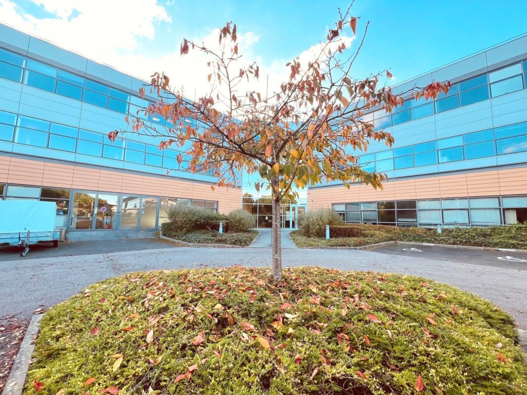 1 Bis Avenue Jean D'Alembert, Élancourt to rent Building Photo- Image 1 of 18