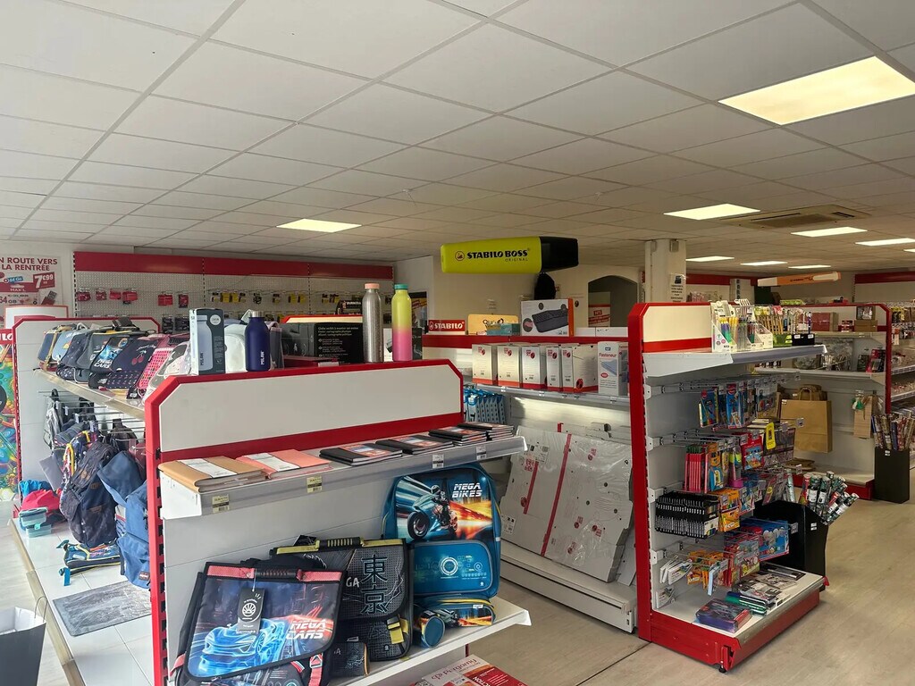 Location Commerce 176 m² - Photo 1