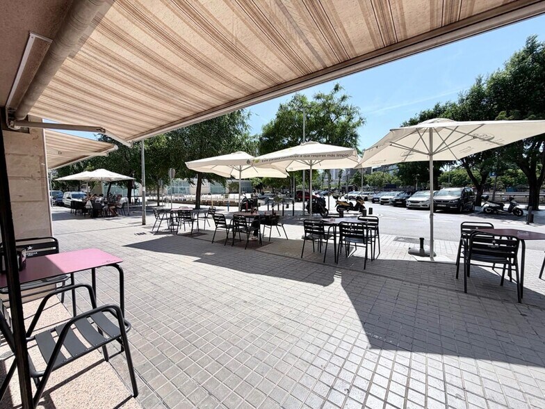 Retail in L'Hospitalet de Llobregat, Barcelona to rent - Interior Photo - Image 3 of 4