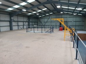 Meadowbank Business Park, Tweedale Way park, Oldham to rent Interior Photo- Image 2 of 21