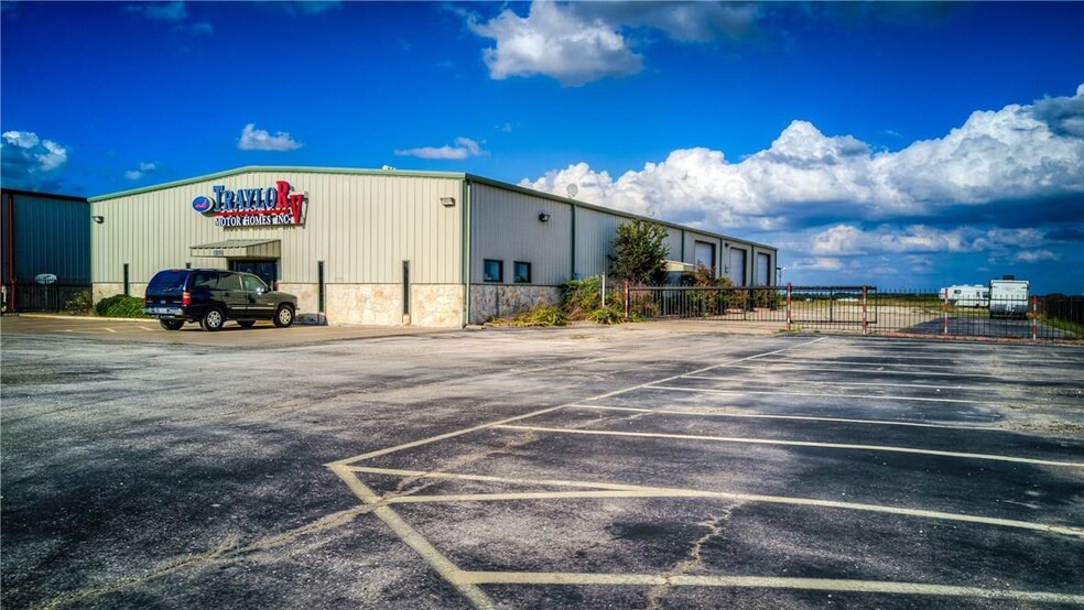 8200 N Interstate 45 Service Rd, Palmer, TX for sale - Building Photo - Image 1 of 30