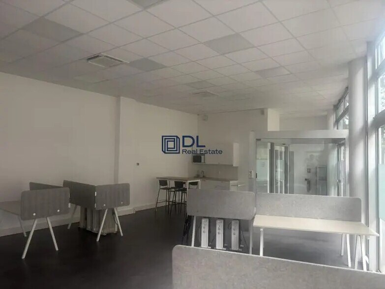 Office in Montrouge to rent - Interior Photo - Image 3 of 4