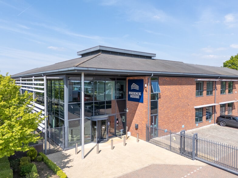 Oxford Rd, Gerrards Cross to rent - Building Photo - Image 2 of 15