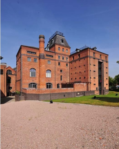 Greenalls Ave, Warrington to rent Building Photo- Image 1 of 3