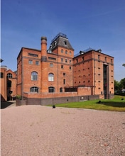 Greenalls Ave, Warrington to rent Building Photo- Image 1 of 3