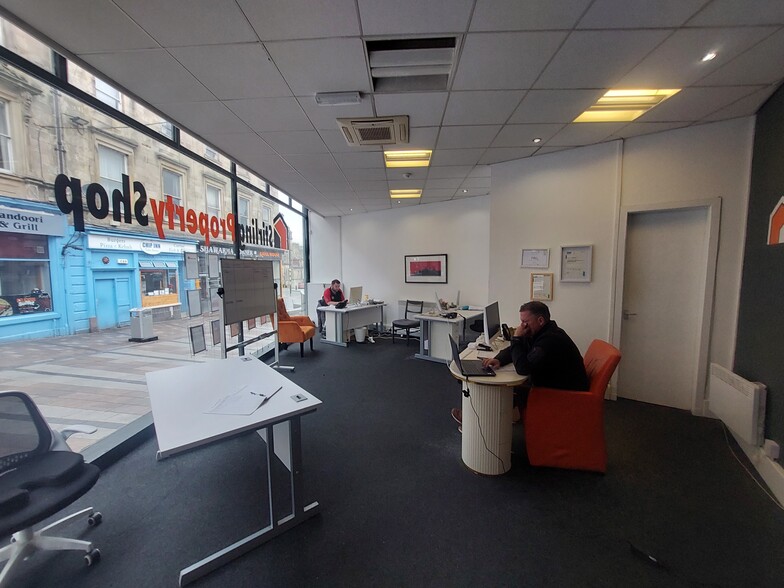 24 Friars St, Stirling to rent - Building Photo - Image 2 of 2