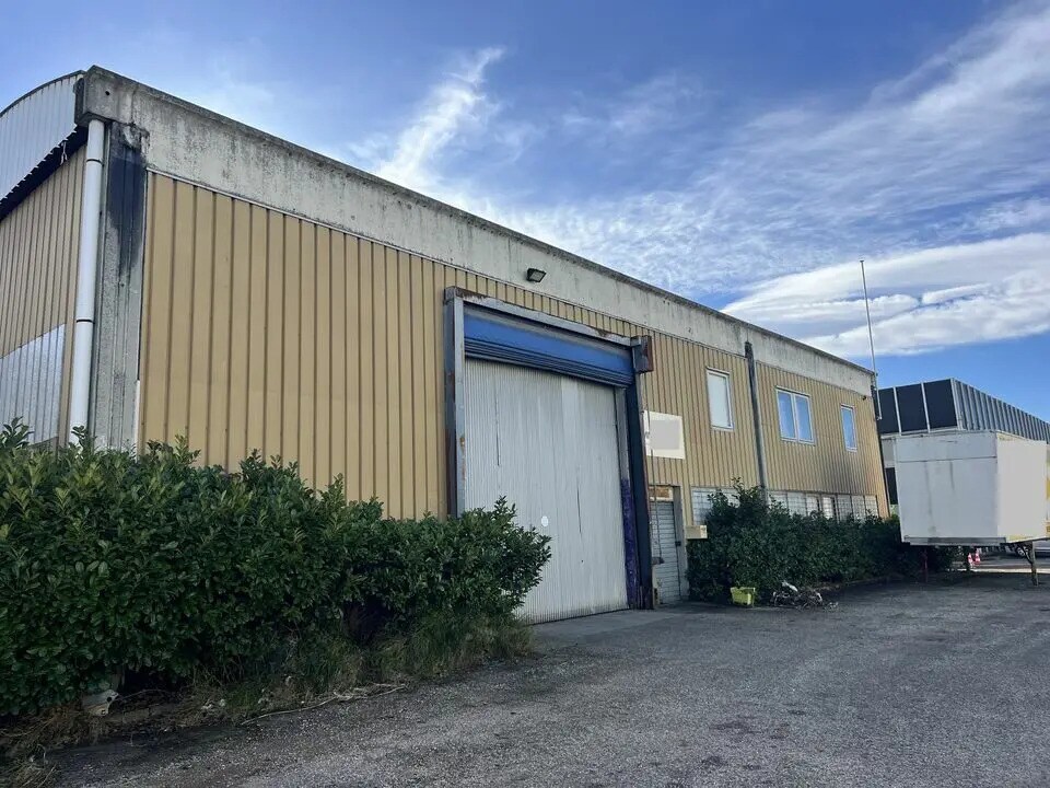 Light Industrial in Saint-Priest for sale Building Photo- Image 1 of 10