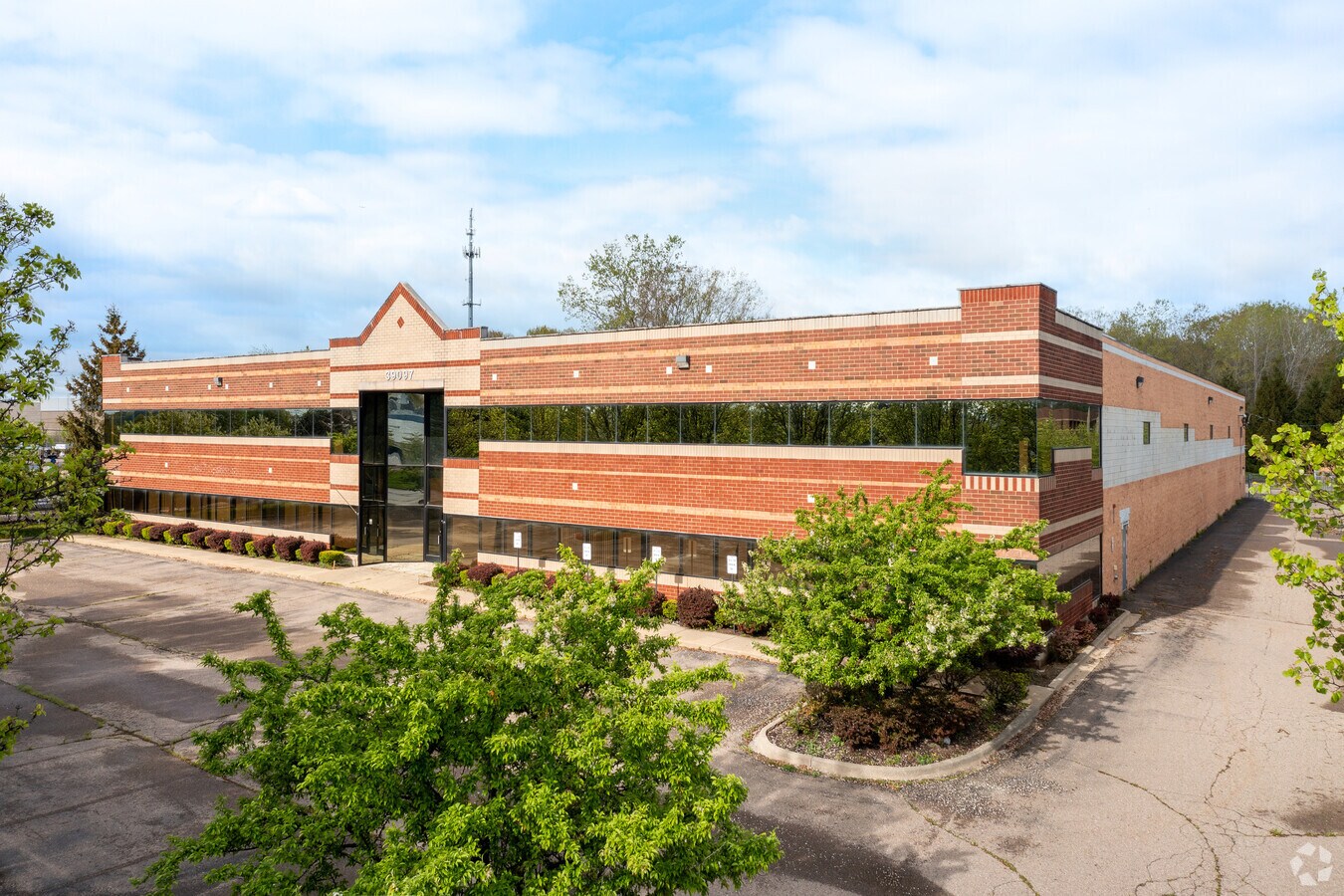 3909739109 b Dr, Westland 48185 UK