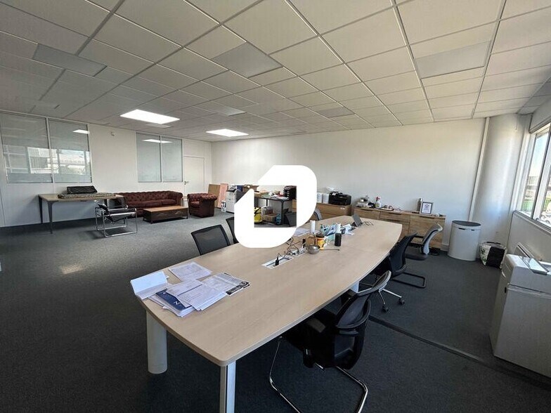 Office in Argenteuil to rent - Interior Photo - Image 2 of 10