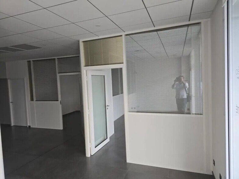 Office in Eysines to rent - Building Photo - Image 1 of 4