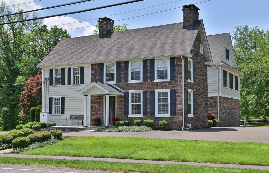 626 S State St, Newtown, PA for rent - Primary Photo - Image 1 of 24