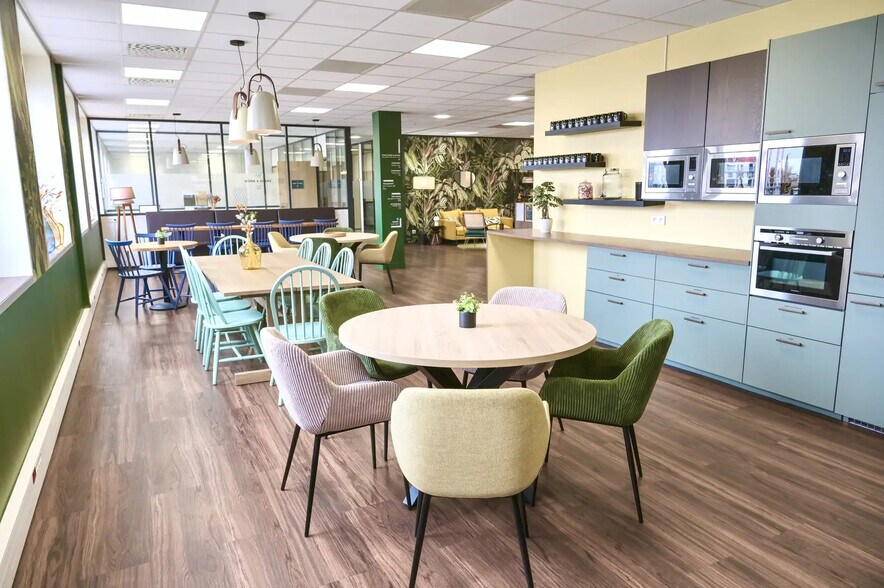 3 Boulevard Des Bouvets, Nanterre to rent - Building Photo - Image 3 of 5