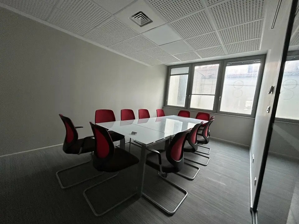 Location Bureaux 98 m² - Photo 1