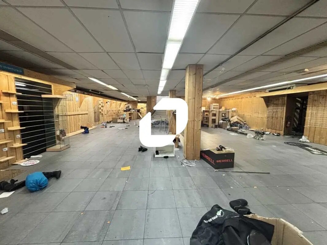 Retail in Bordeaux to rent Interior Photo- Image 1 of 11