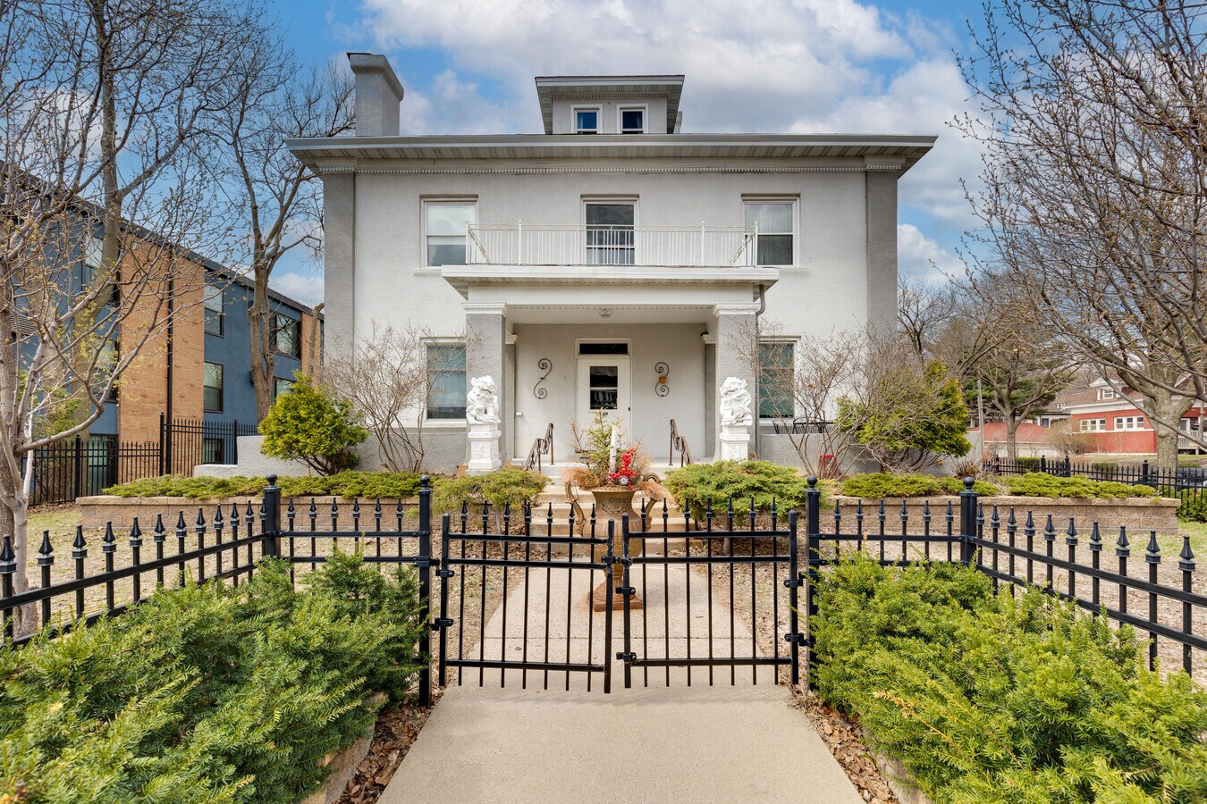 2500 Pillsbury Ave S, Minneapolis 55404 UK