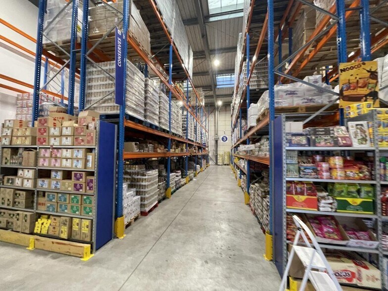 Light Industrial in Gennevilliers to rent - Interior Photo - Image 2 of 30