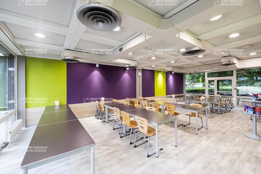 Office in SAINT-MARTIN-D'HERES to rent - Primary Photo - Image 2 of 8