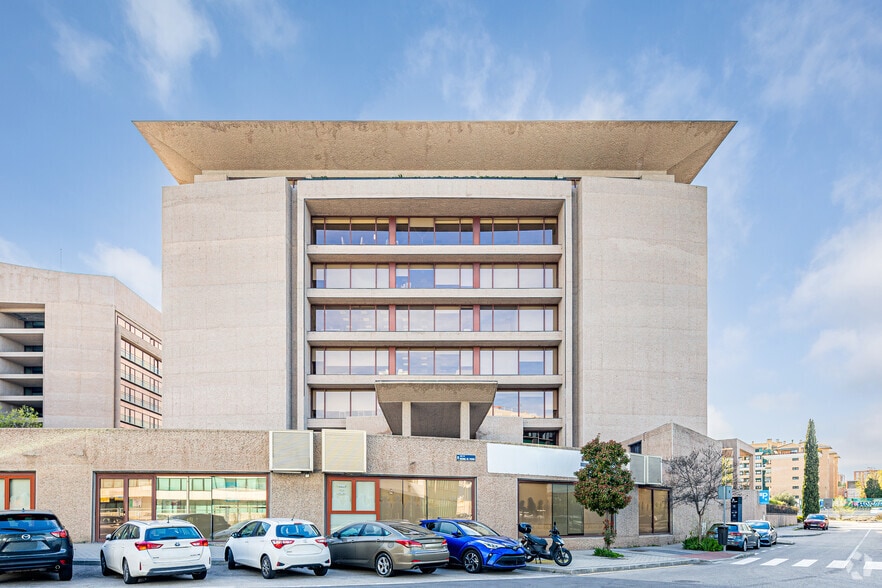 Avenida Hispanidad, 6, Madrid, Madrid to rent - Building Photo - Image 1 of 3