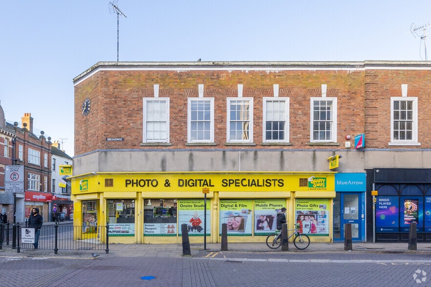 2 Broadway, Peterborough to rent - Building Photo - Image 2 of 2