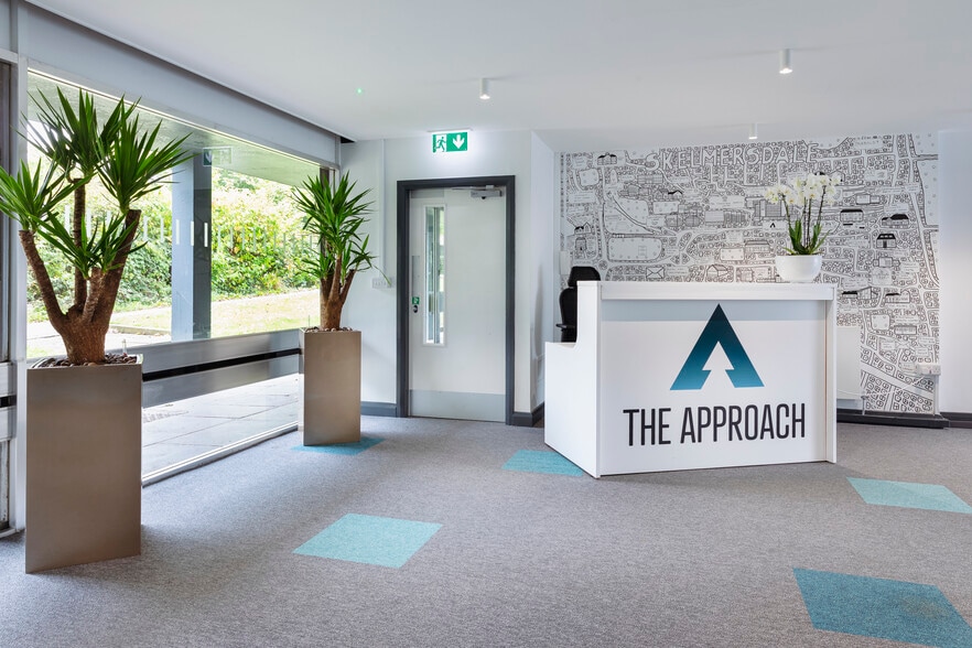 Southway, Skelmersdale to rent - Lobby - Image 3 of 26