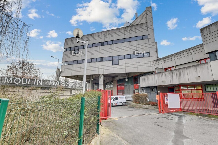 Light Industrial in Saint-Denis to rent - Building Photo - Image 2 of 14