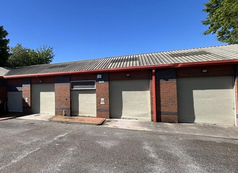 Station St, Leek to rent - Building Photo - Image 2 of 53