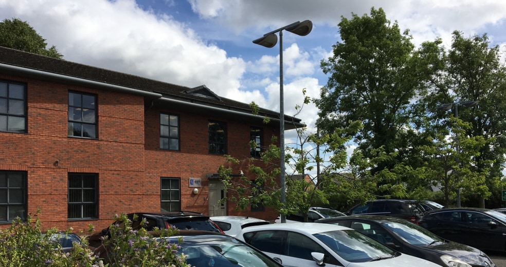 Manor Ln, Crewe to rent - Building Photo - Image 2 of 5