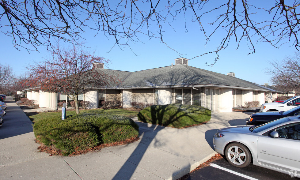 6631 Commerce Pky, Dublin, OH for rent - Building Photo - Image 3 of 30