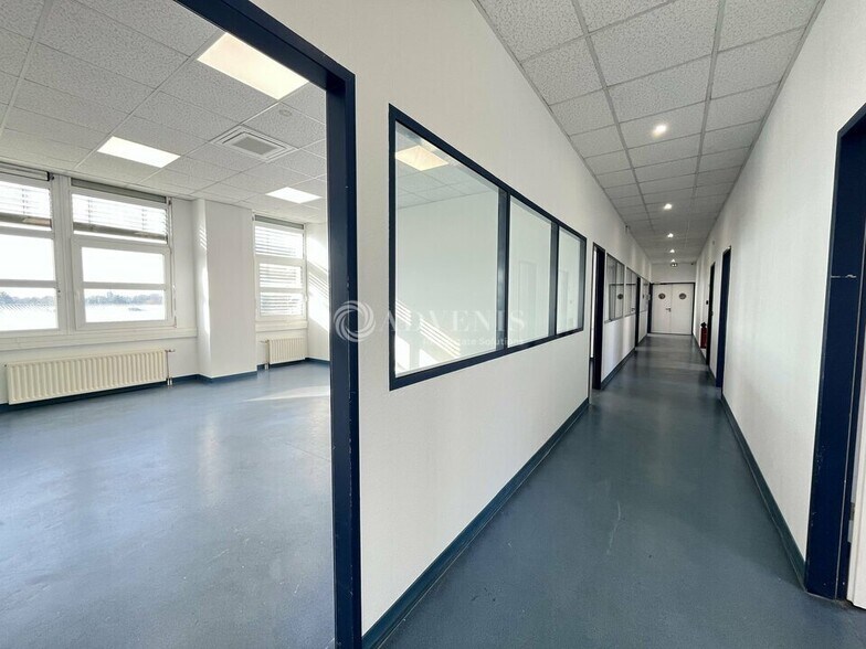 Office in Goussainville to rent - Interior Photo - Image 3 of 9