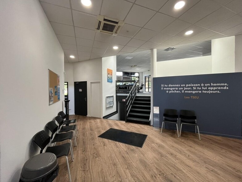 Office in Bron to rent - Interior Photo - Image 3 of 15