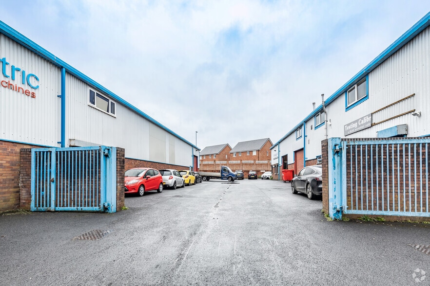 Lincoln Close, Rochdale for sale - Building Photo - Image 3 of 3