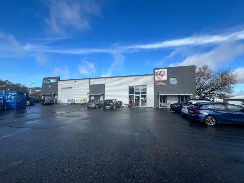 Vente Local d'activités 700 m² - Photo 1