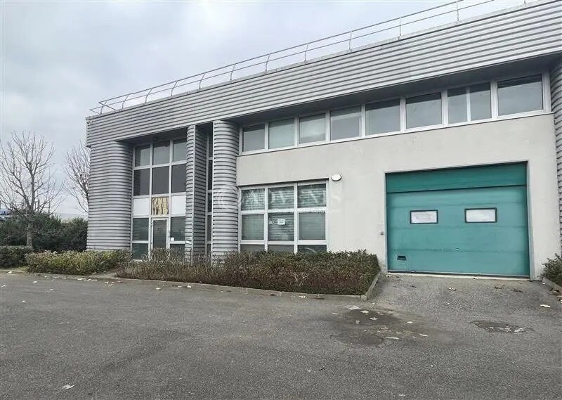 Light Industrial in Tremblay-en-France to rent Building Photo- Image 1 of 7