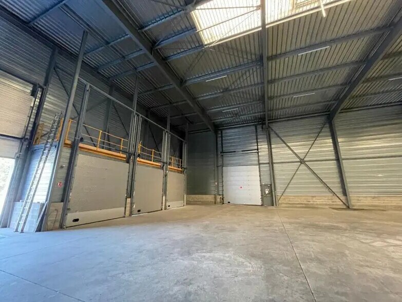 Industrial in Vitry-sur-Seine to rent - Interior Photo - Image 3 of 6