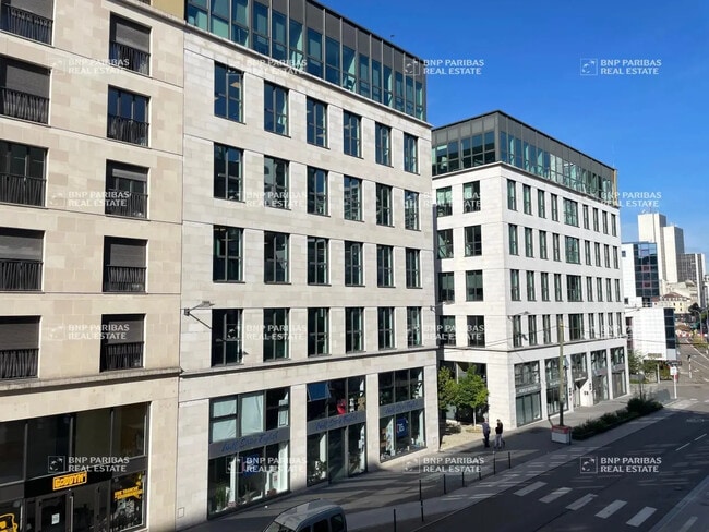 Location Bureaux 451 m² à 1 352 m²