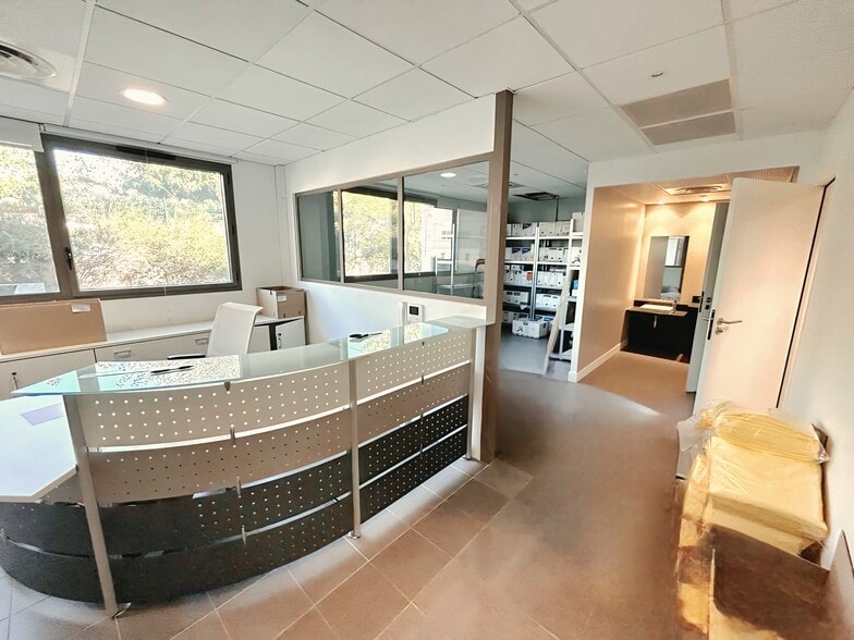 515 Avenue De La Tramontane, La Ciotat for sale - Interior Photo - Image 3 of 5
