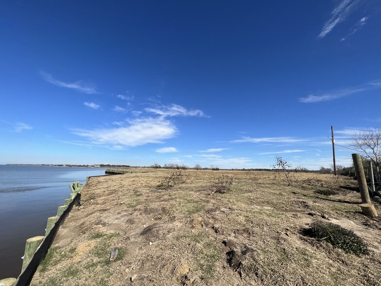 0 W Bayshore Rd., Anahuac, TX for sale - Primary Photo - Image 2 of 7