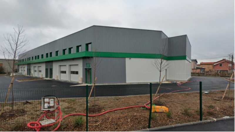 Light Industrial in Mions to rent - Building Photo - Image 2 of 8