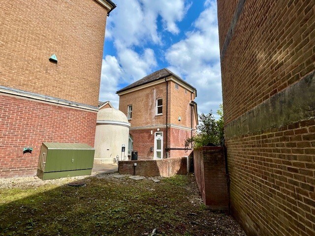 Oxford St, Newbury to rent - Building Photo - Image 2 of 5