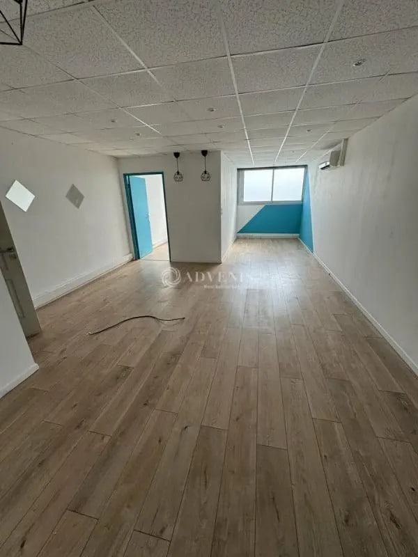 Location Bureaux 55 m² - Photo 1