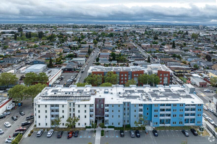 9400 International Blvd, Oakland, CA for rent - Building Photo - Image 3 of 5